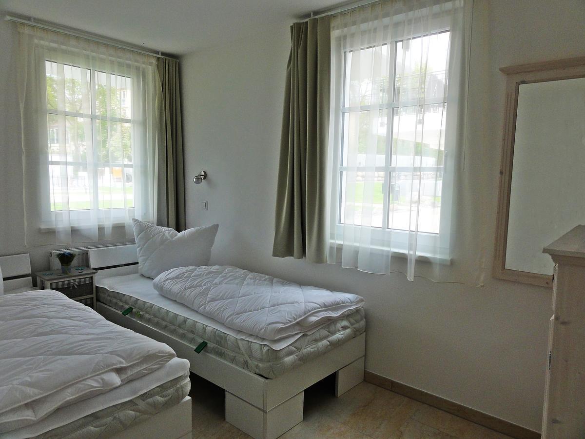 3 Zimmer Ferienwohnung Haus Meeresblick Mit Meerblick A005 Mit Suedterrasse Und Strandkorb Baabe Buitenkant foto